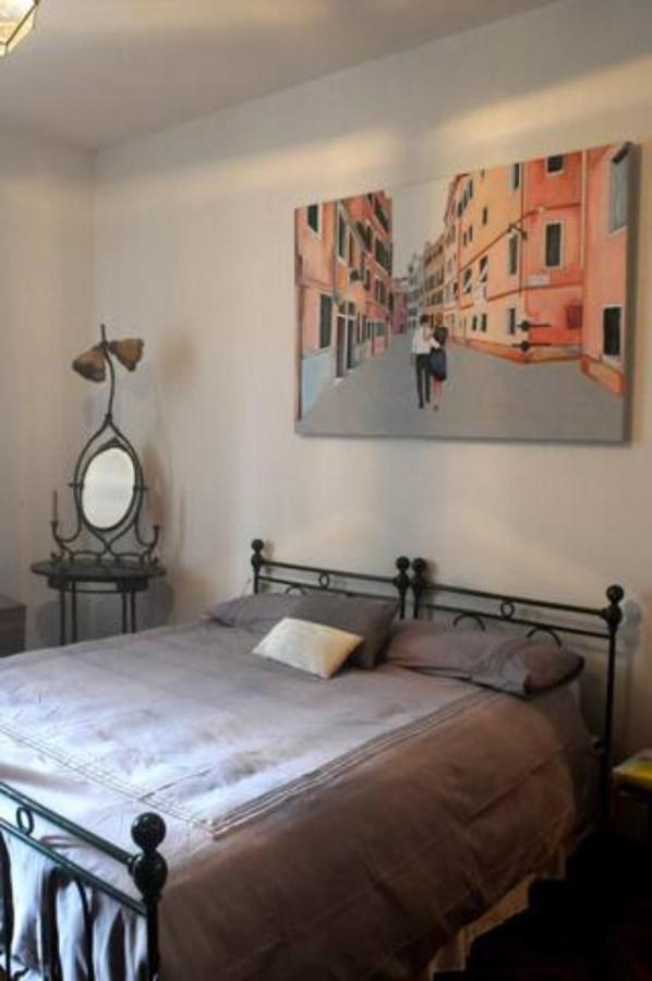 Charming Flat With Terrace Over The Canal Lägenhet Venedig Exteriör bild
