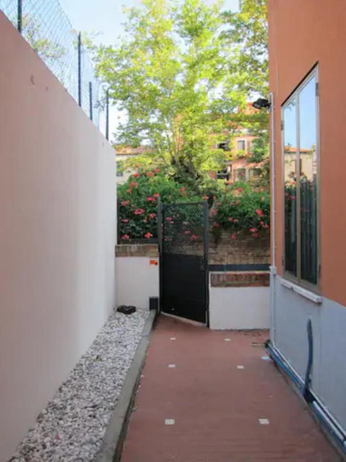 Charming Flat With Terrace Over The Canal Lägenhet Venedig Exteriör bild