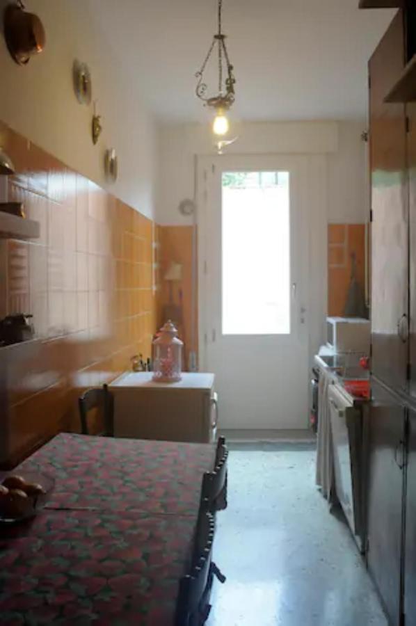 Charming Flat With Terrace Over The Canal Lägenhet Venedig Exteriör bild